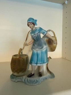 Romanian made porcelain figurine