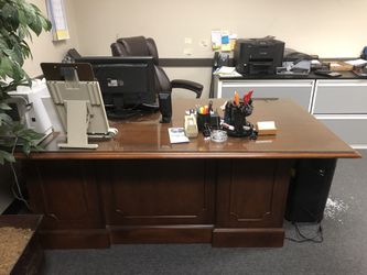 Office desk. Excellent condition.