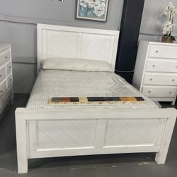 White Venecia Solid Pine Wood Queen Bed Frame 