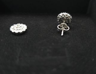 Diamond cluster studs