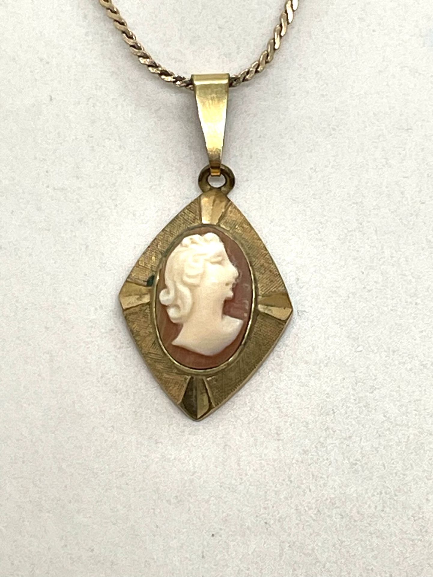 German 1/40 12k Cameo Necklace