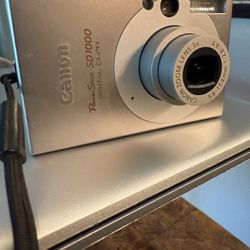 Canon PowerShot SD1000 7.1 MP Silver Digital Camera with OEM Battery & Charger and SD Card
