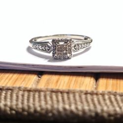 10kt Gold Diamond Ring