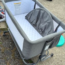Bassinet Like New $50 Obo