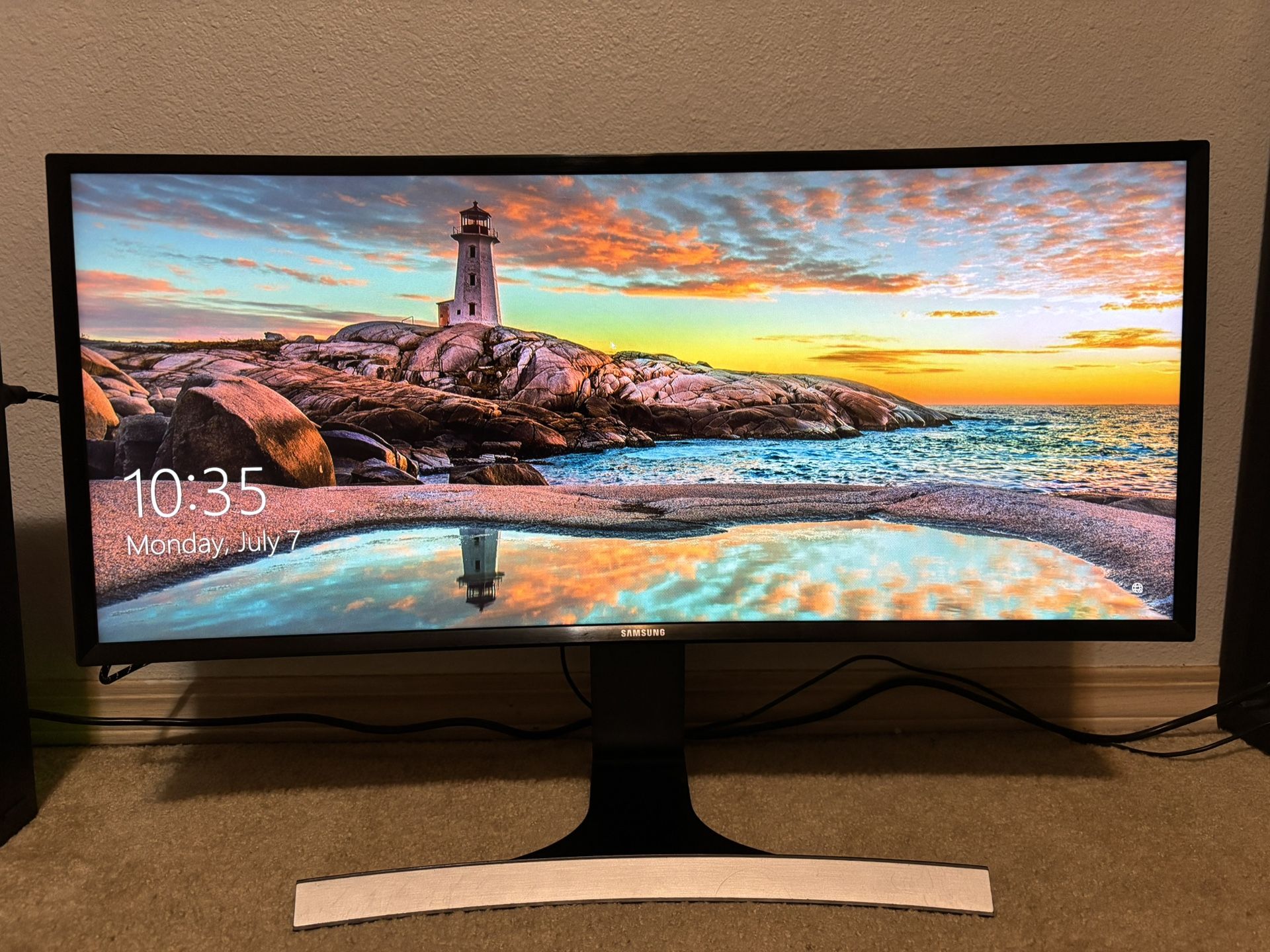 Samsung 29” UltraWide Curved Monitor – 2560x1080 – HDMI/DP – Includes Power & HDMI Cable
