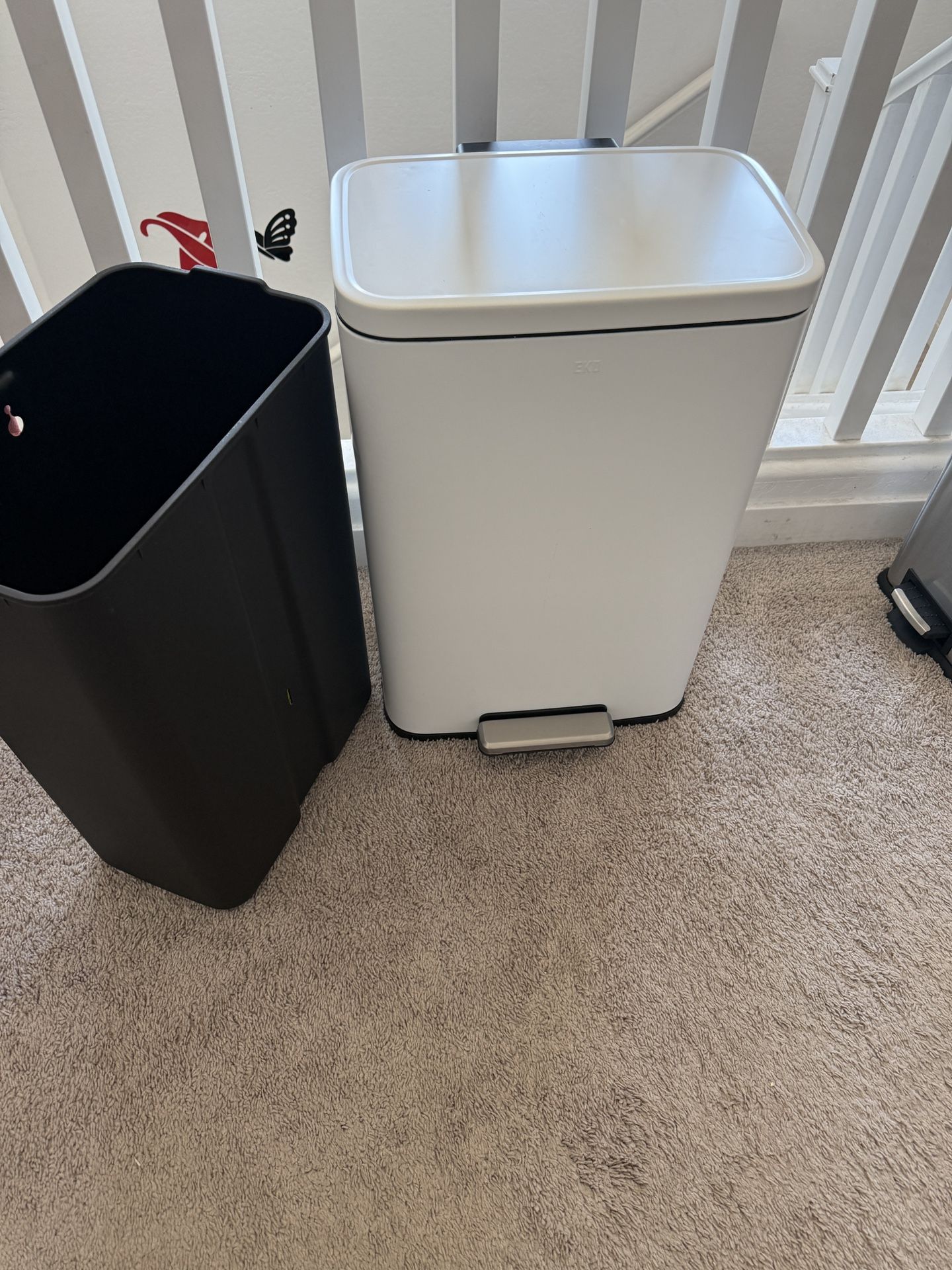 EKO Madison Matte White 50 Liter/13.2 Gallon Step Trash Can with Inner Liner - Fingerprint Resistant Finish