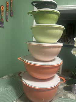 Brand New Tupperware Bowl 6 Pieces 