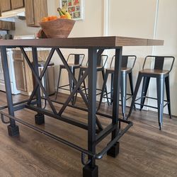 BAR TABLE & BAR STOOLS