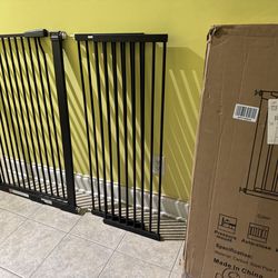 LIKE NEW 40.5" Extra Tall Cat Pet Gate 57.4-60.2" Wide Pressure Mounted Tall Pet Gate Easy Walk