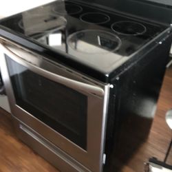 Frigidaire Electric Stove