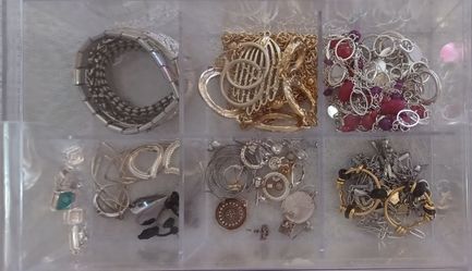 ASSORTED FASHION JEWELRY