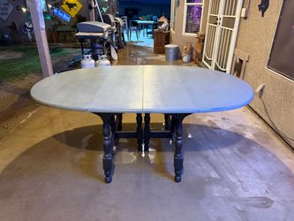 Drop Leaf Dining Table – Great Space Saver!