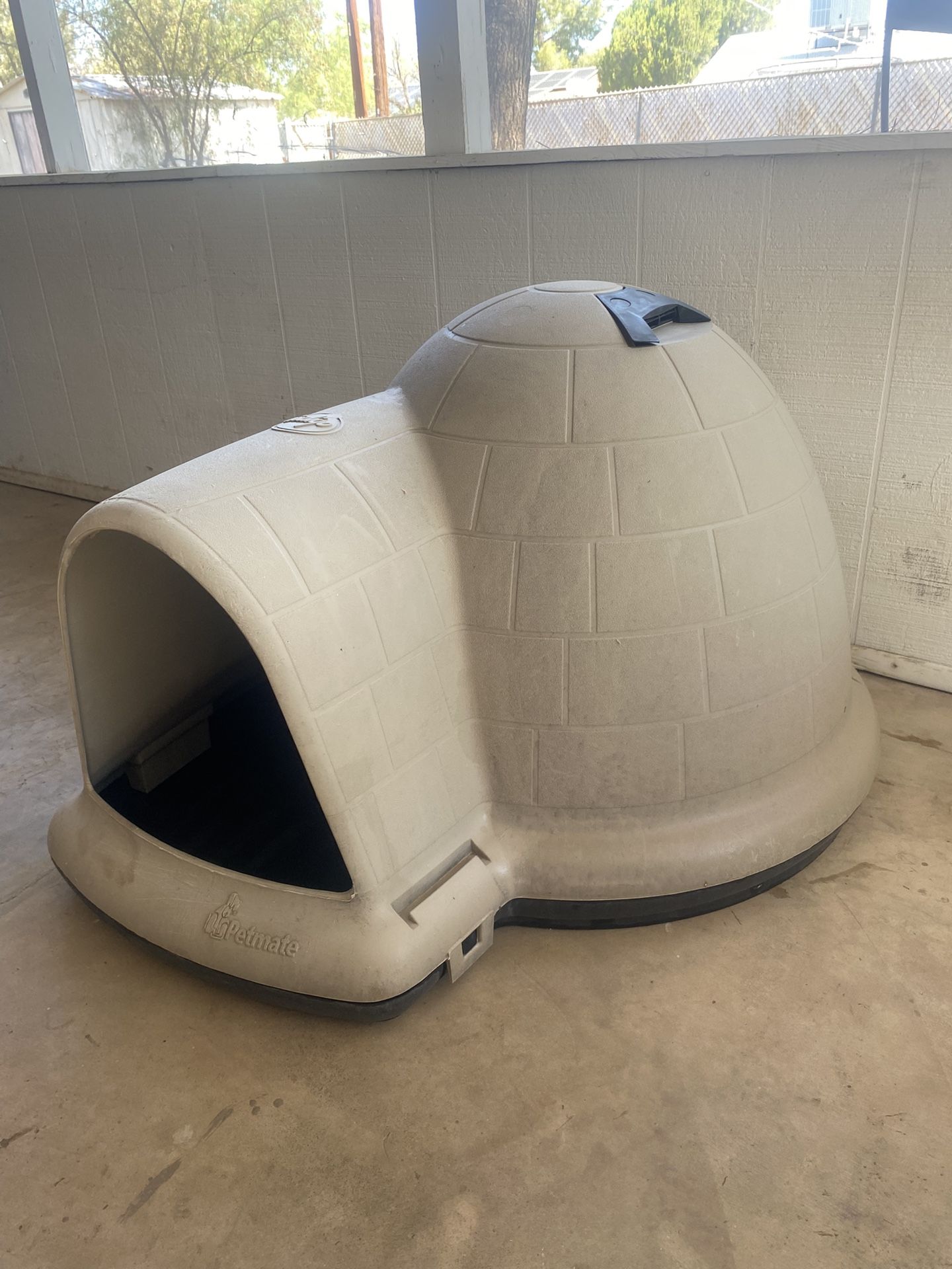 Igloo Dog House