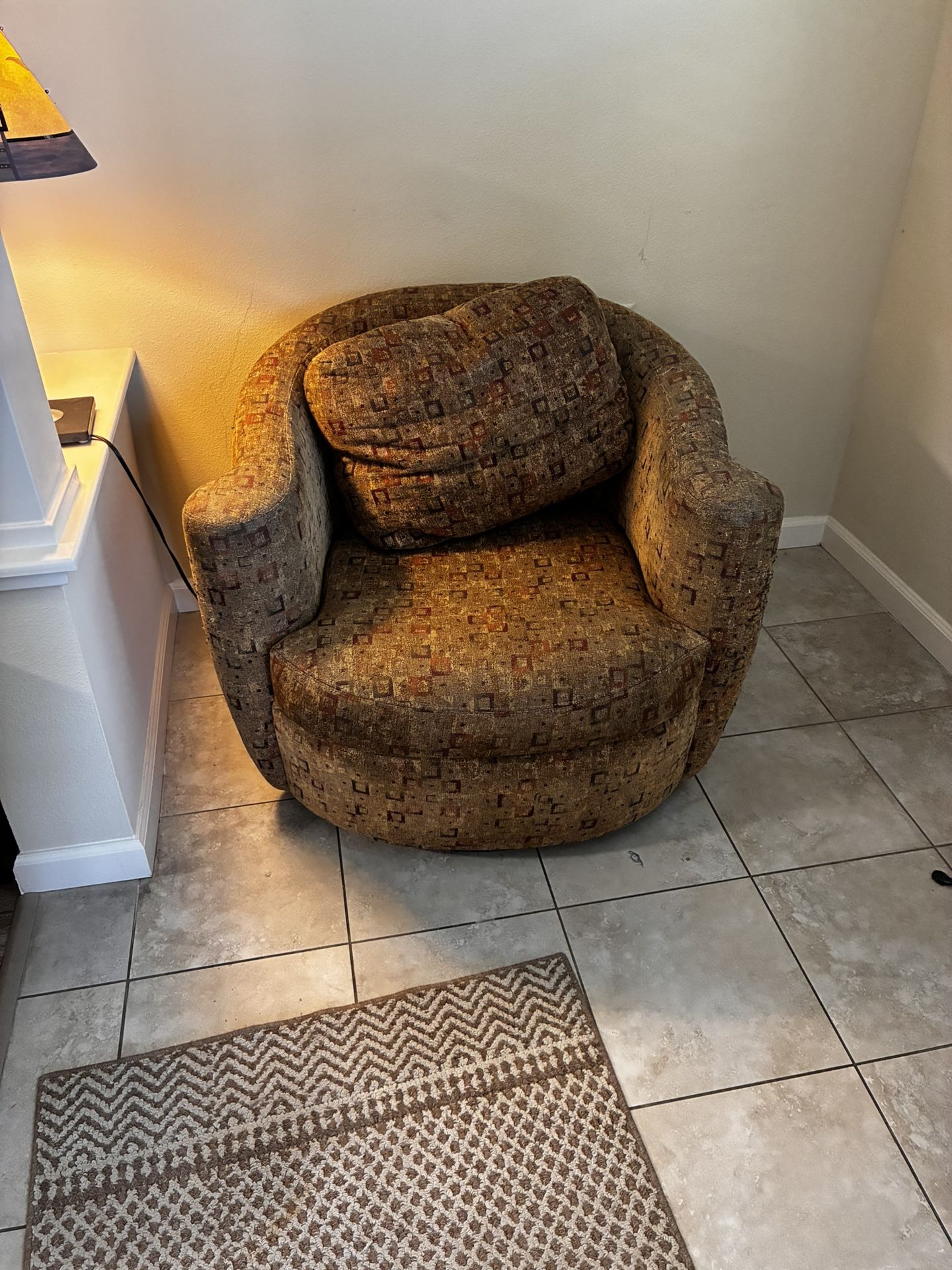 Round Lounge Chair
