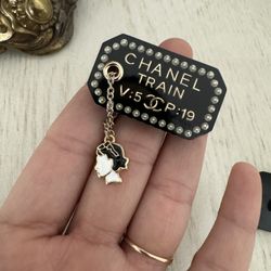 Chanel Brooch Or Pin 