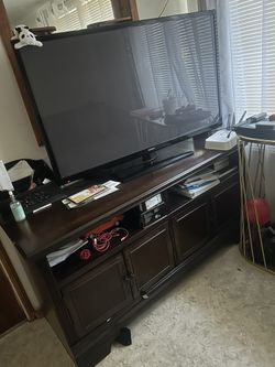 TV Funiture + TV ( FREE) Bundle 