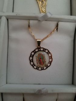 Cadena con dige de la virgen de guadalupe de oro laminado