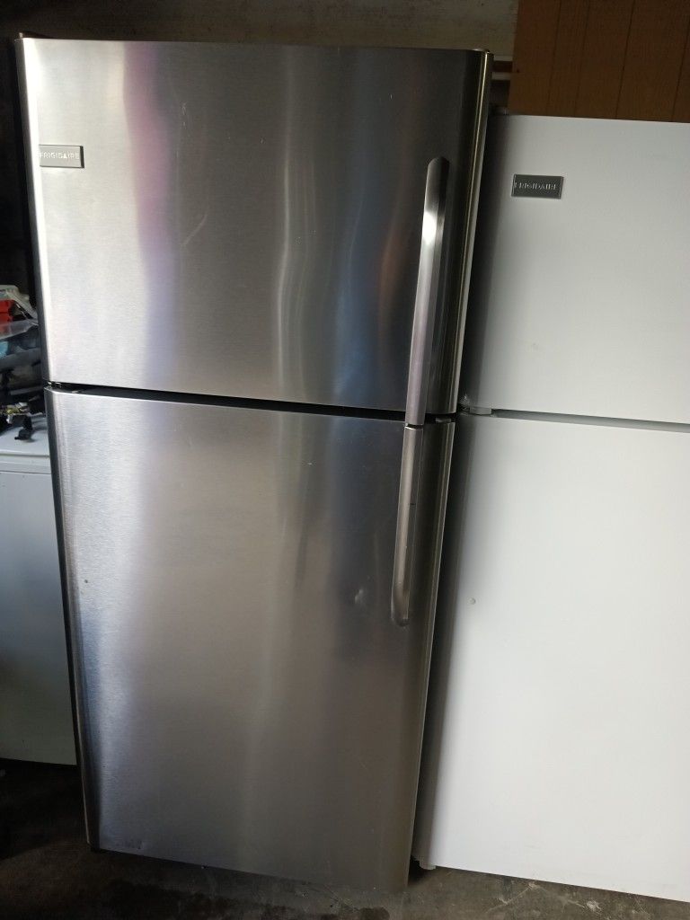 Frigidaire Refrigerator Top And Bottom Stainless Steel Works Good 👍