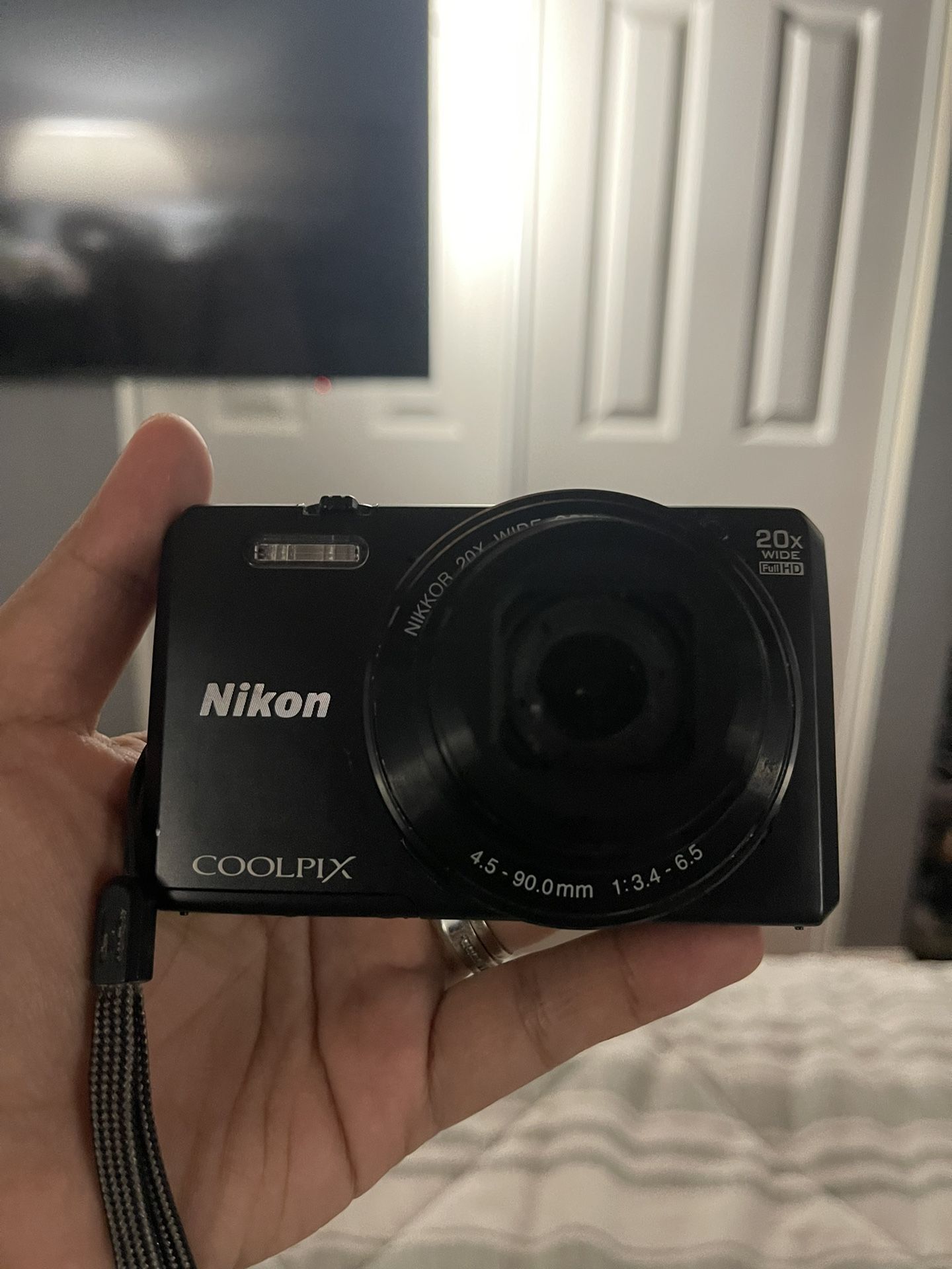 Nikon Coolpix S7000