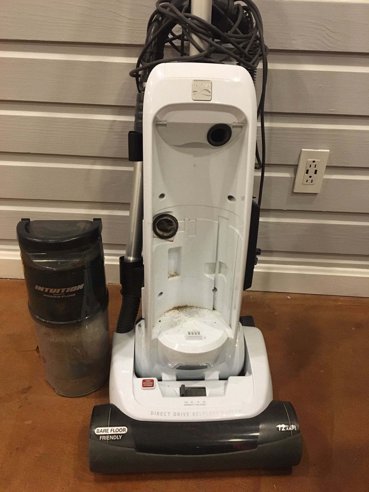 Kenmore Vacuum Cleaner - needs dust bin