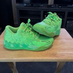 Boys Size 6Y Puma Lamelo Ball Shoes. 