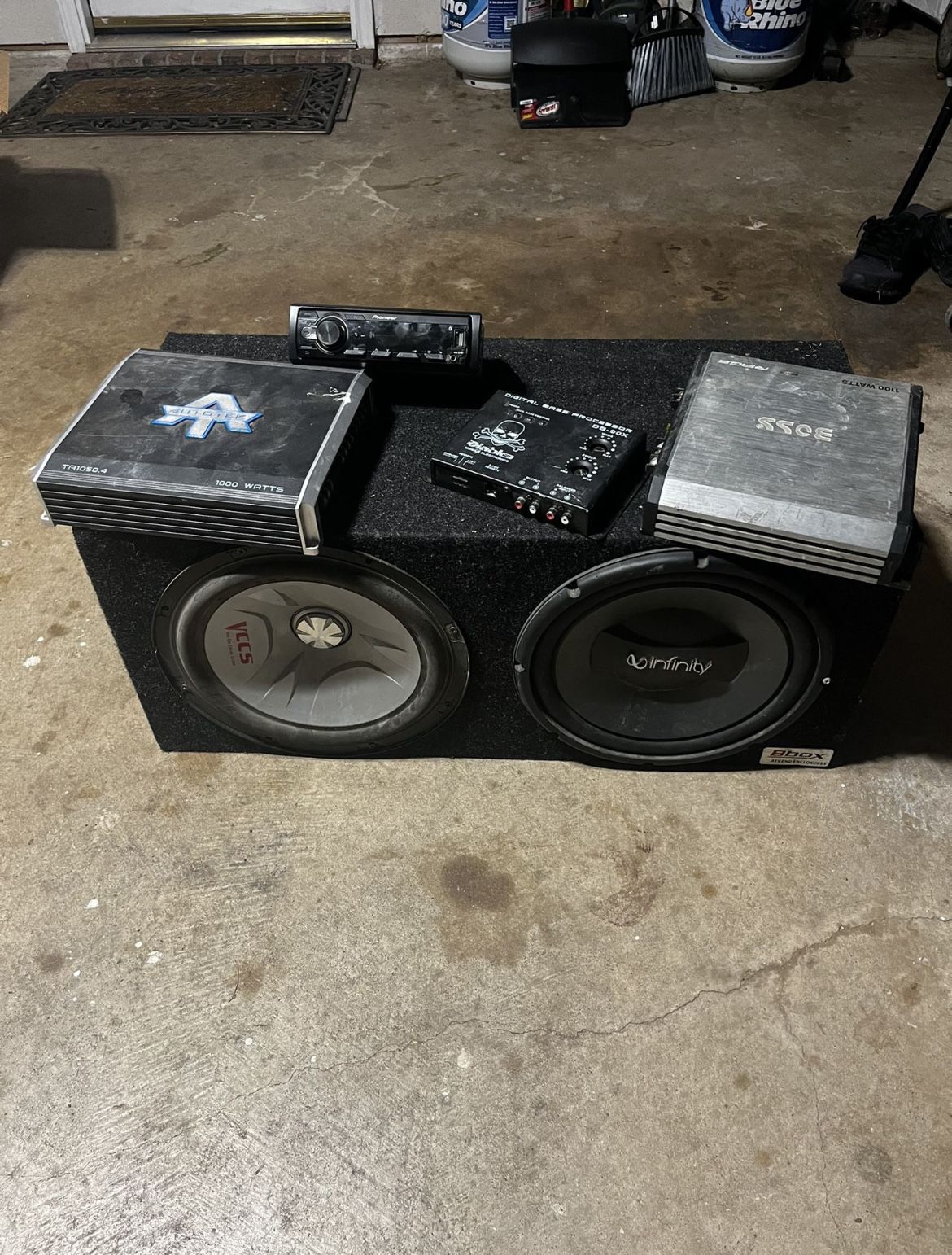 Subwoofers 12” 2 Amps Both 1000 watts With Radio And Bad Booster/equalizer