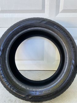 Goodyear Assurance Outlast 215/55R17 - 94V Tire