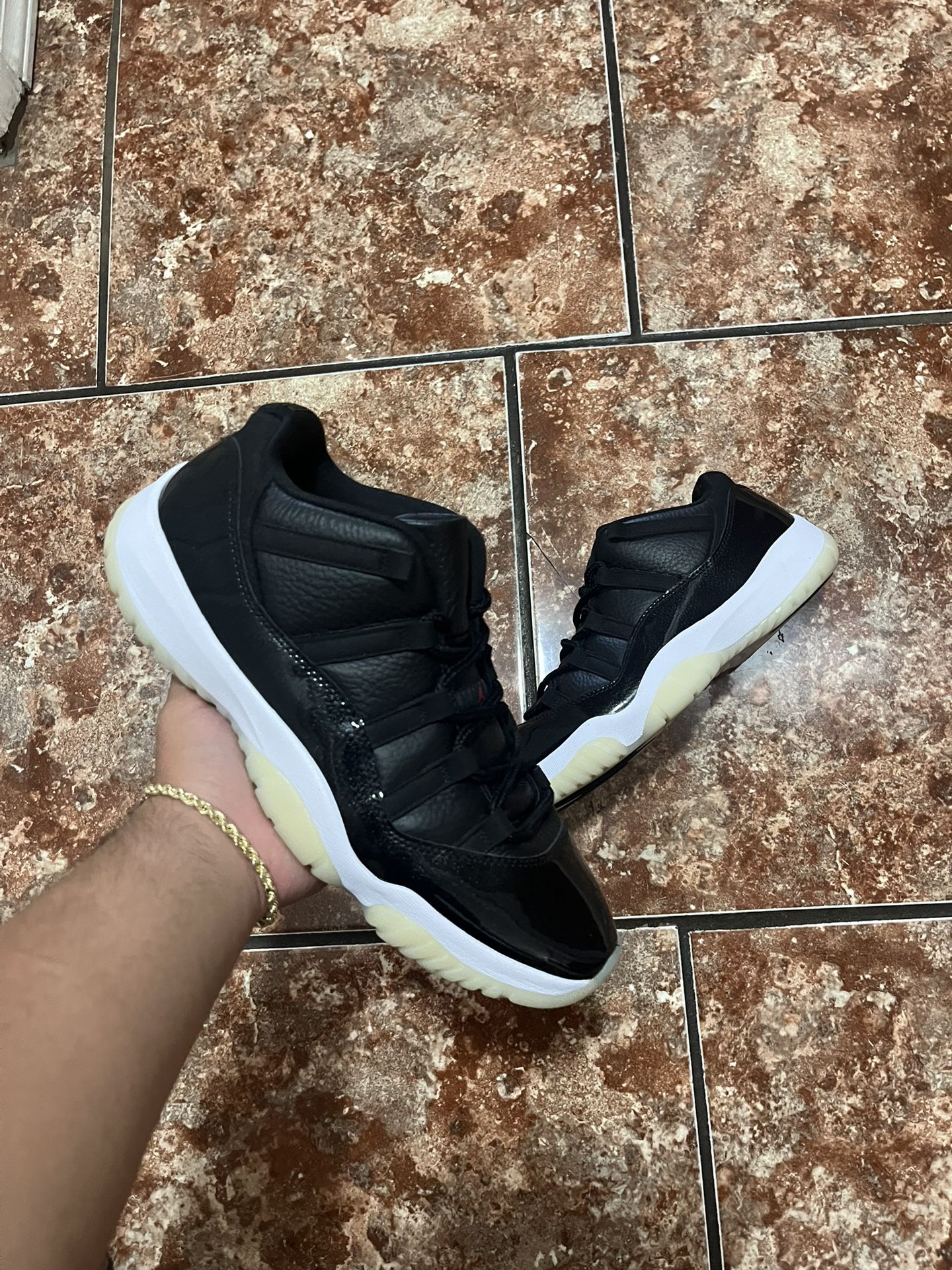 Jordan 11 Low 72-10 Size 11
