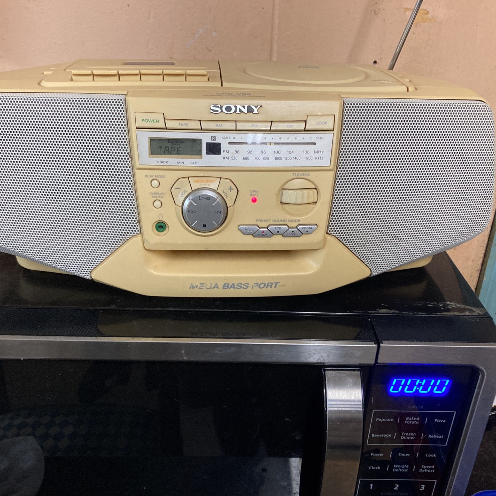 Sony mega bass Model V 35