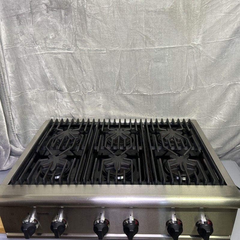 Thermador 36 Pro Series Commercial Gas Range top 6 Burners Model PCS366US