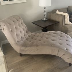 Tufted Chase Chair 