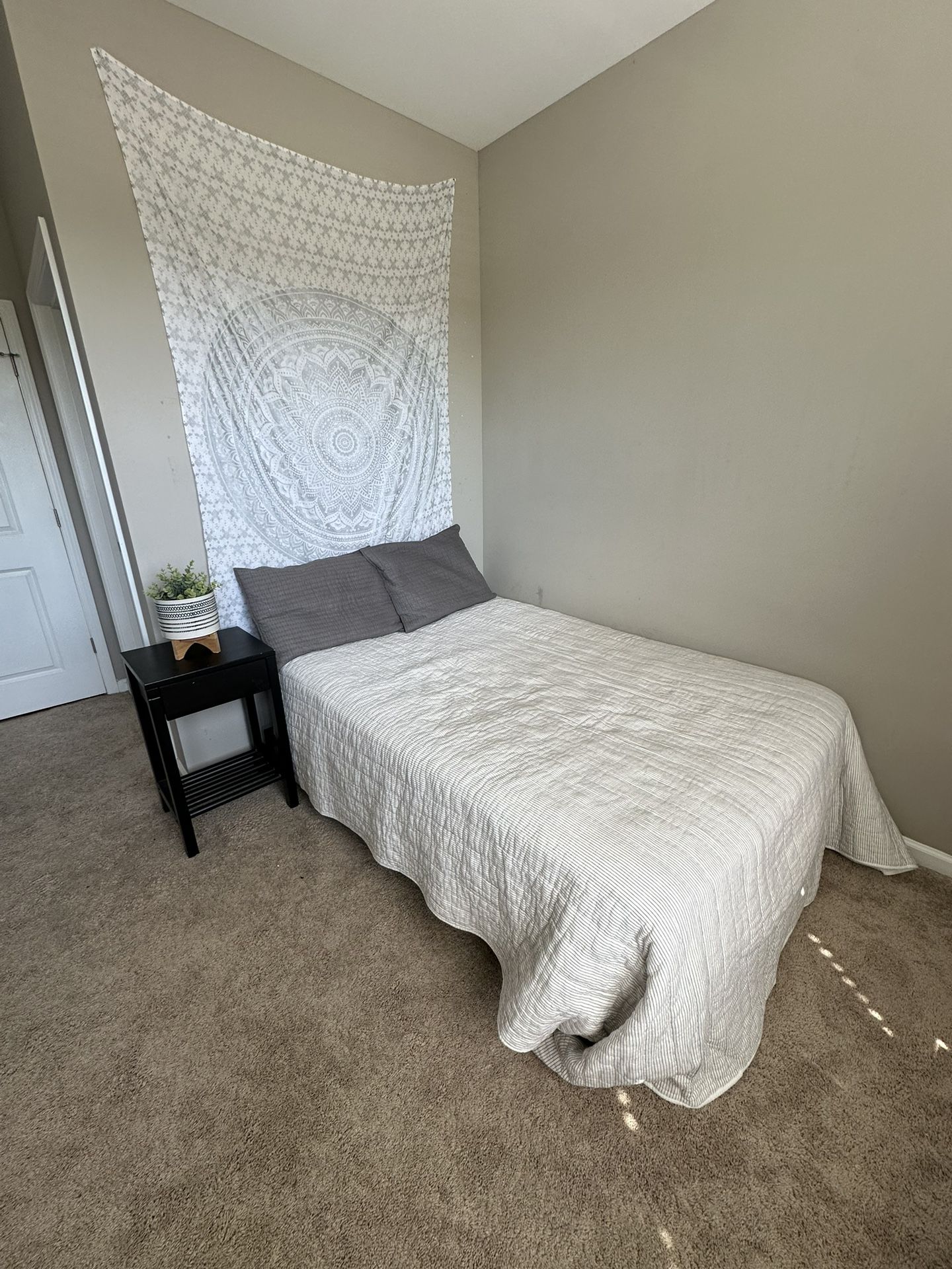 Full Size Bed With Bedding & Bed Frame 