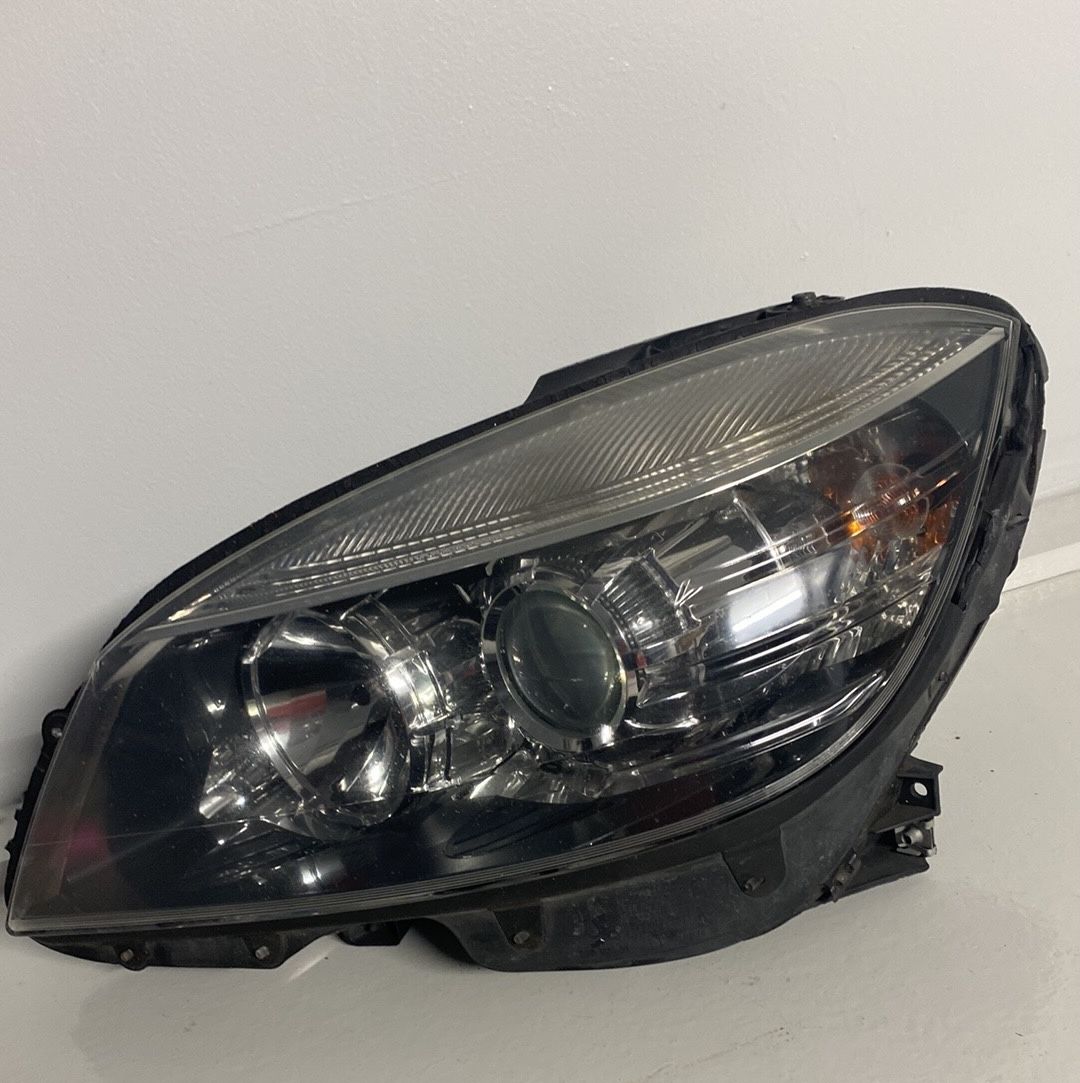 Mercedes Benz C Class Headlight 2008 2009 2010 2011 Driver Left Side Headlamp Assembly Replacement (Used)