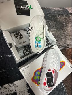 Minds 001 slides and sneakers