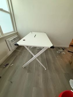 Computer table