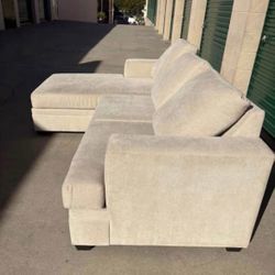 Living Spaces Reversible Couch 🛻Delivery available🛻