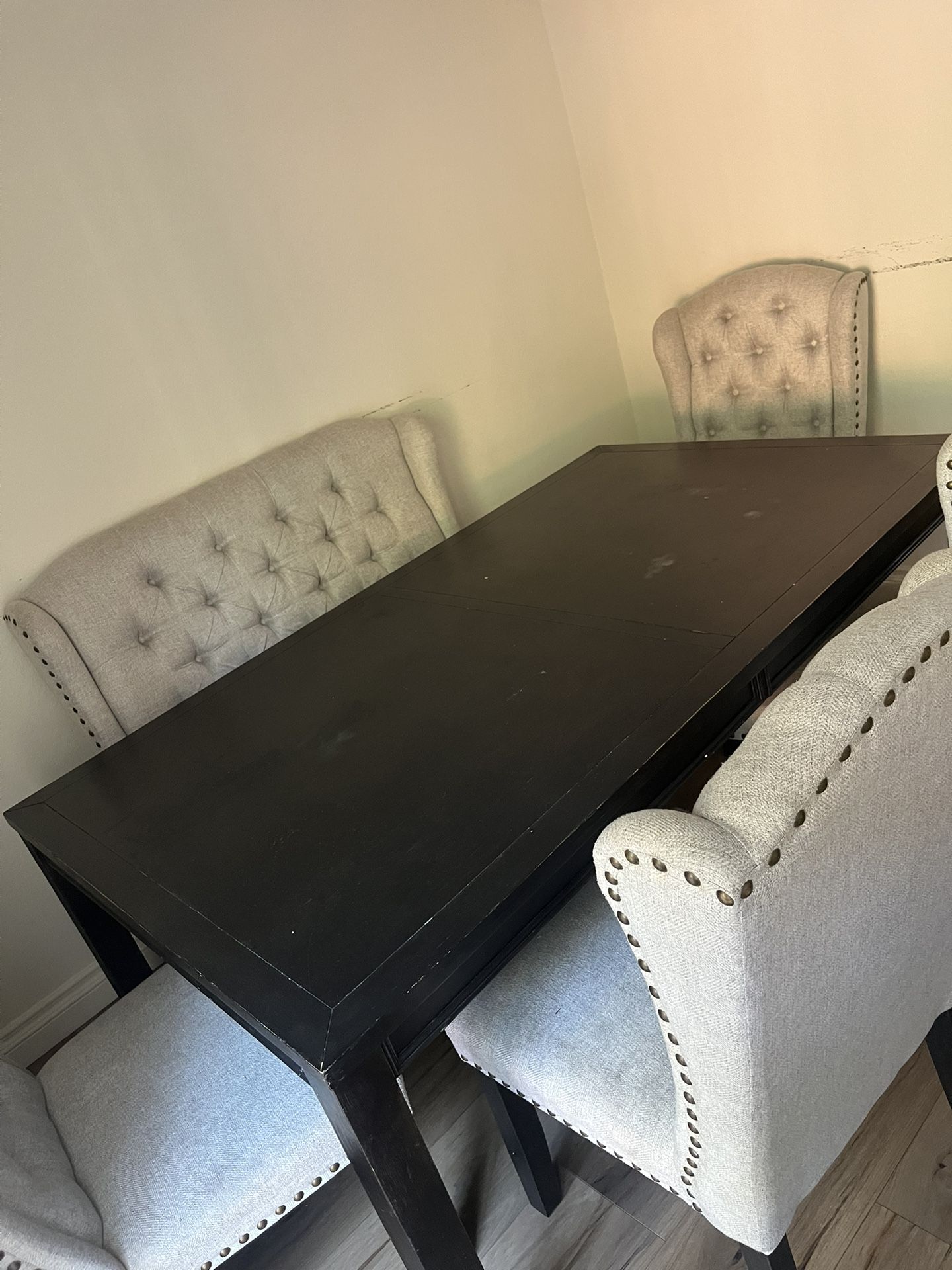 Ashley Furniture 6 Person Dinning Table And Chairs