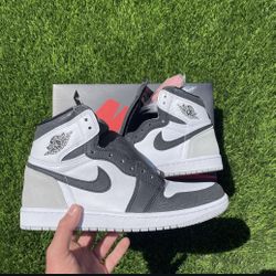Nike Air Jordan 1 Retro High OG Bleached Coral - Size 9 - Brand New