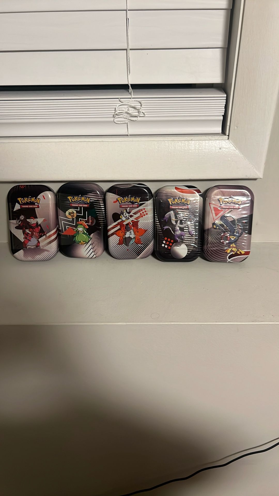 Pokemon Black Bolt & White Flare Tins