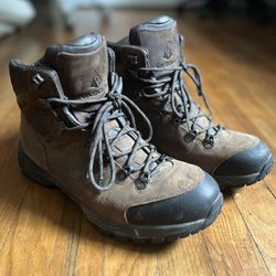 HIKING BOOTS 