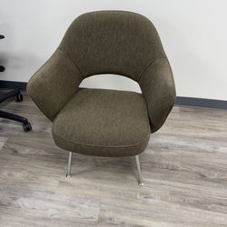 Knoll Saarinen Executive Armchairs 