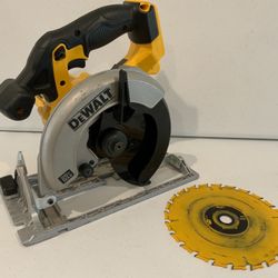DEWALT 20-Volt MAX Cordless 6-1/2 in. Circular Saw (Tool-Only)