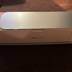 Cricut Machine And Accessories 