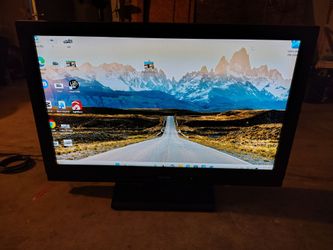 40" Toshiba flat screen with stand HDMI cable
