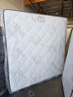 CALIFORNIA KING  SET === 》》 $249  *( MATTRESS AND BOX SPRING  )