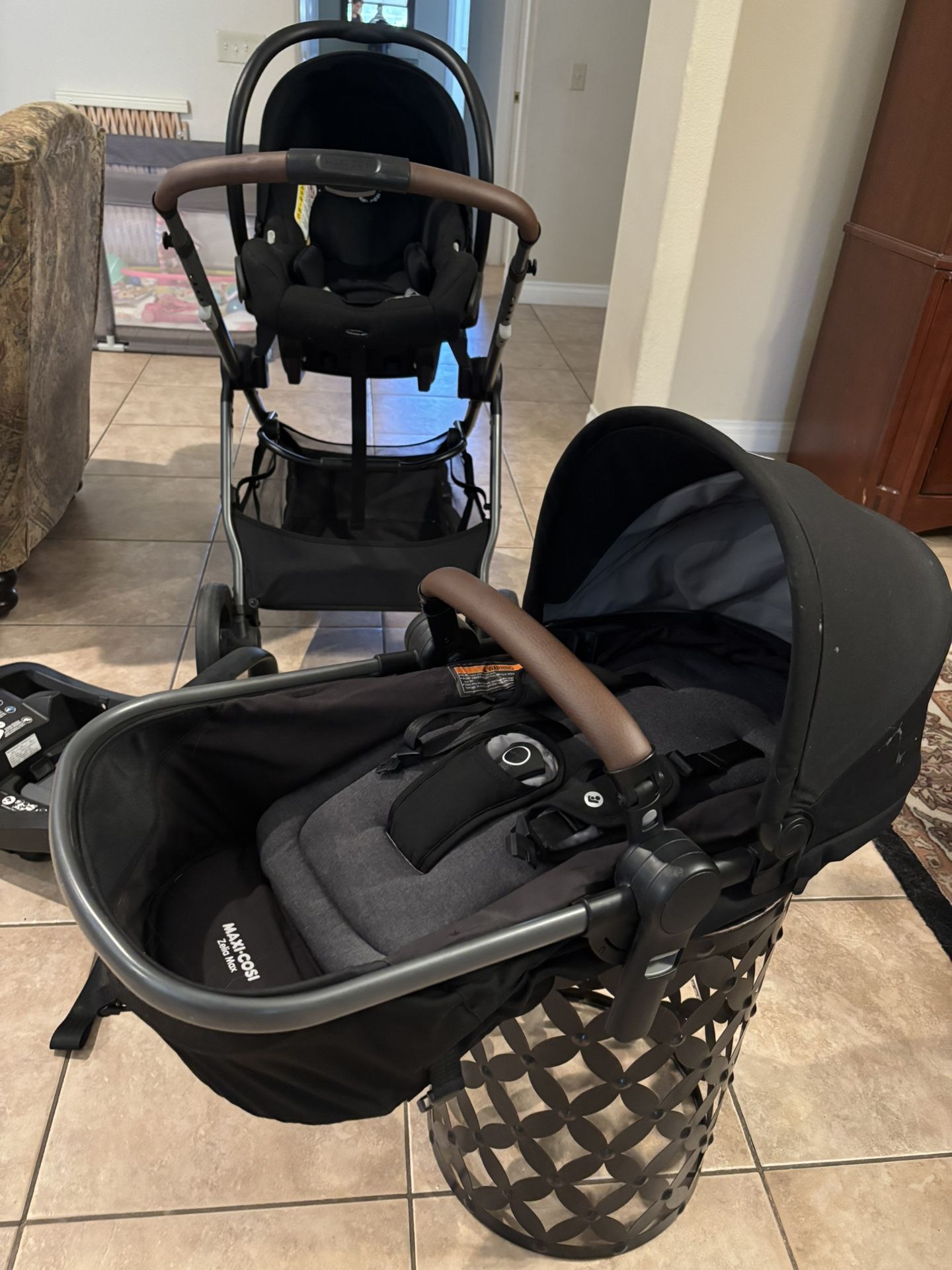 MaxiCosi Baby Stroller/Car seat