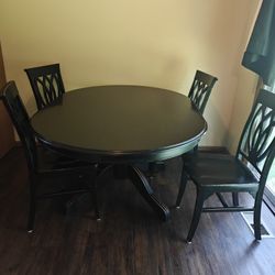 Pier 1 Dining table w / 4 chairs