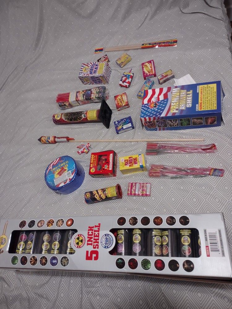 Party Supplies Favors 🥳🥳🎉