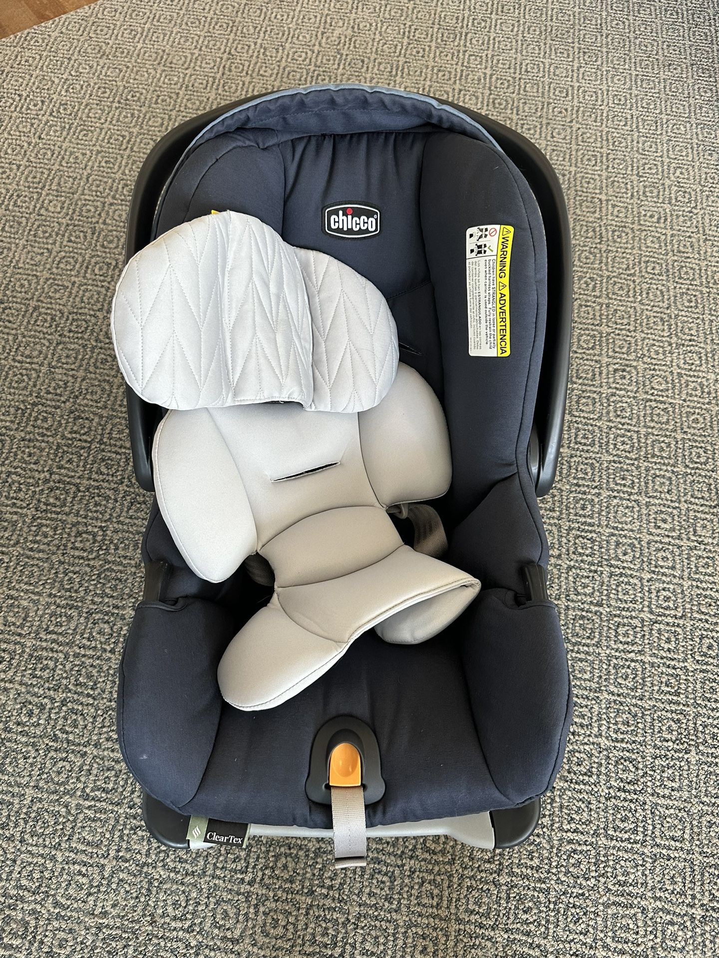 Chico KeyFit 30 Car seat. Practically New!