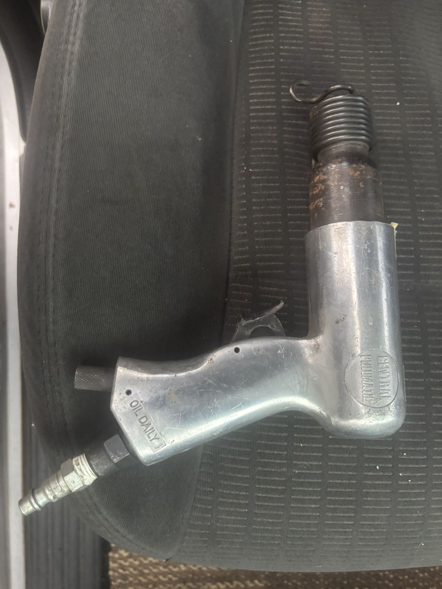 Central pneumatic air hammer